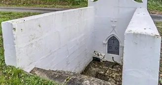Fontaine des Miracles  La Gripperie-Saint-Symphorien